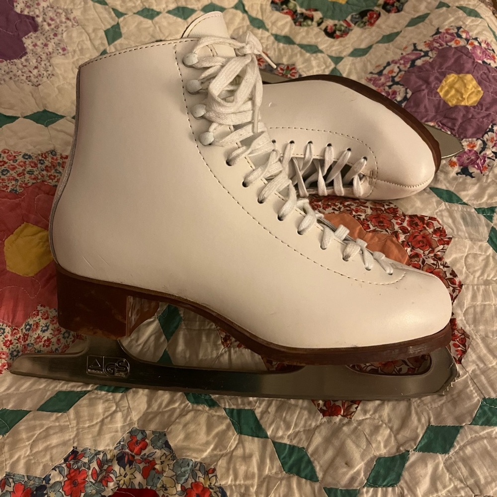 Jackson Mystique ice skates⛸️❄️